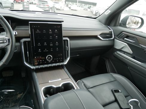 Used 2024 GMC Acadia Denali w/ Super Cruise Package image 14