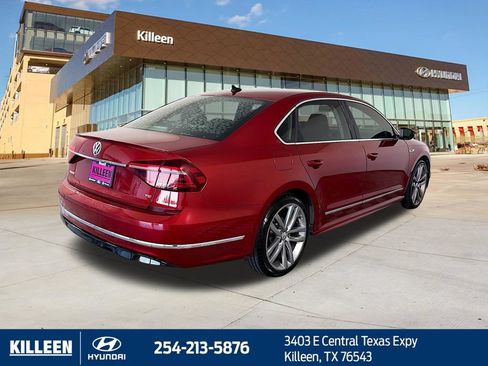 Used 2017 Volkswagen Passat 1.8T R-Line w/ R-Line Lighting Package FWD image 8