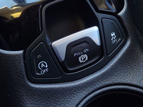 Used 2020 Jeep Compass Limited image 34