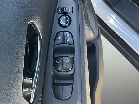 Used 2024 Nissan Kicks SV image 14