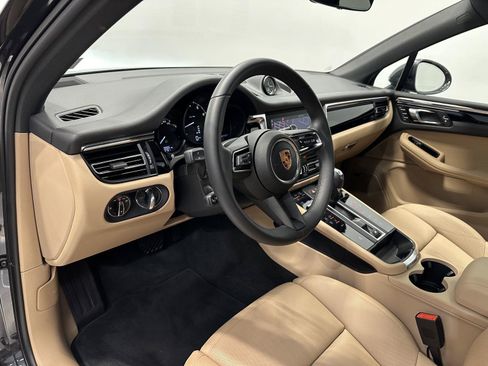 Certified 2026 Porsche Macan AWD/4WD image 4