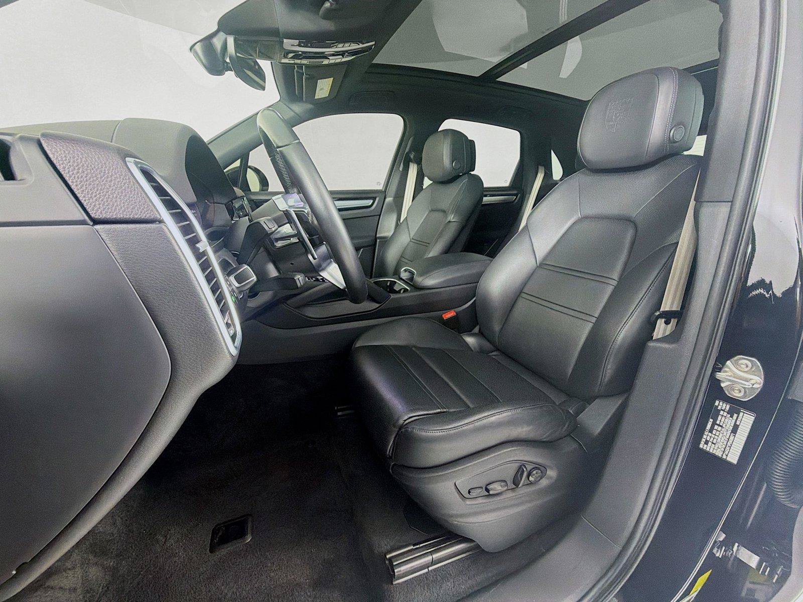 Used 2023 Porsche Cayenne Platinum Edition AWD/4WD image 5