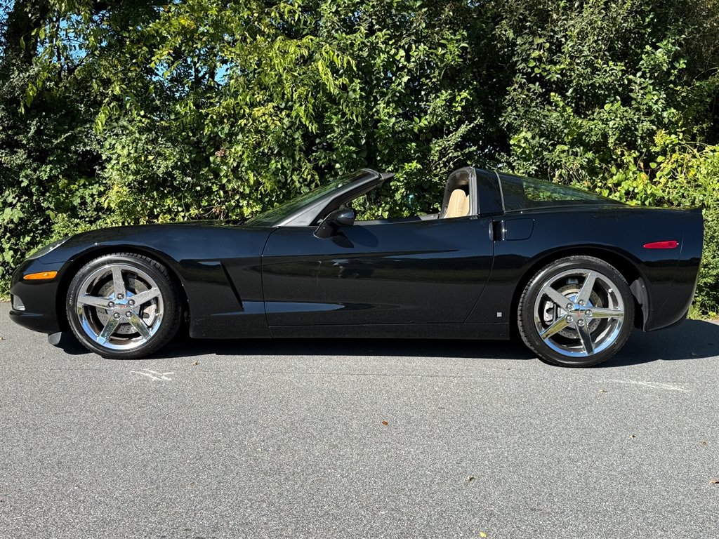 Used 2007 Chevrolet Corvette Coupe w/ Preferred Equipment Group RWD image 22