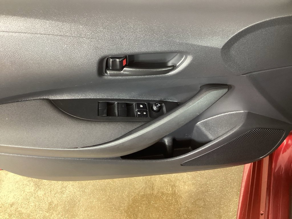 Used 2025 Toyota Corolla LE FWD image 11