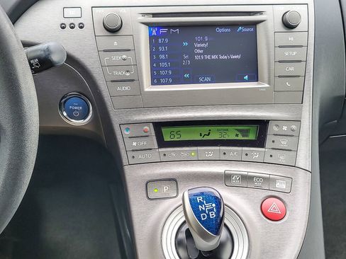 Used 2015 Toyota Prius Four image 12