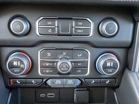 Used 2023 Chevrolet Tahoe Z71 w/ Luxury Package image 22