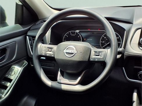 Used 2025 Nissan Rogue S FWD image 14