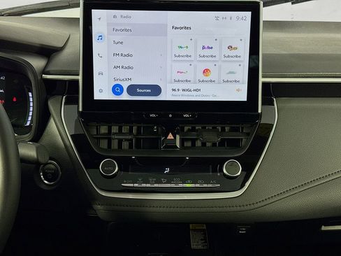 Used 2025 Toyota Corolla SE w/ SE Premium Package image 36