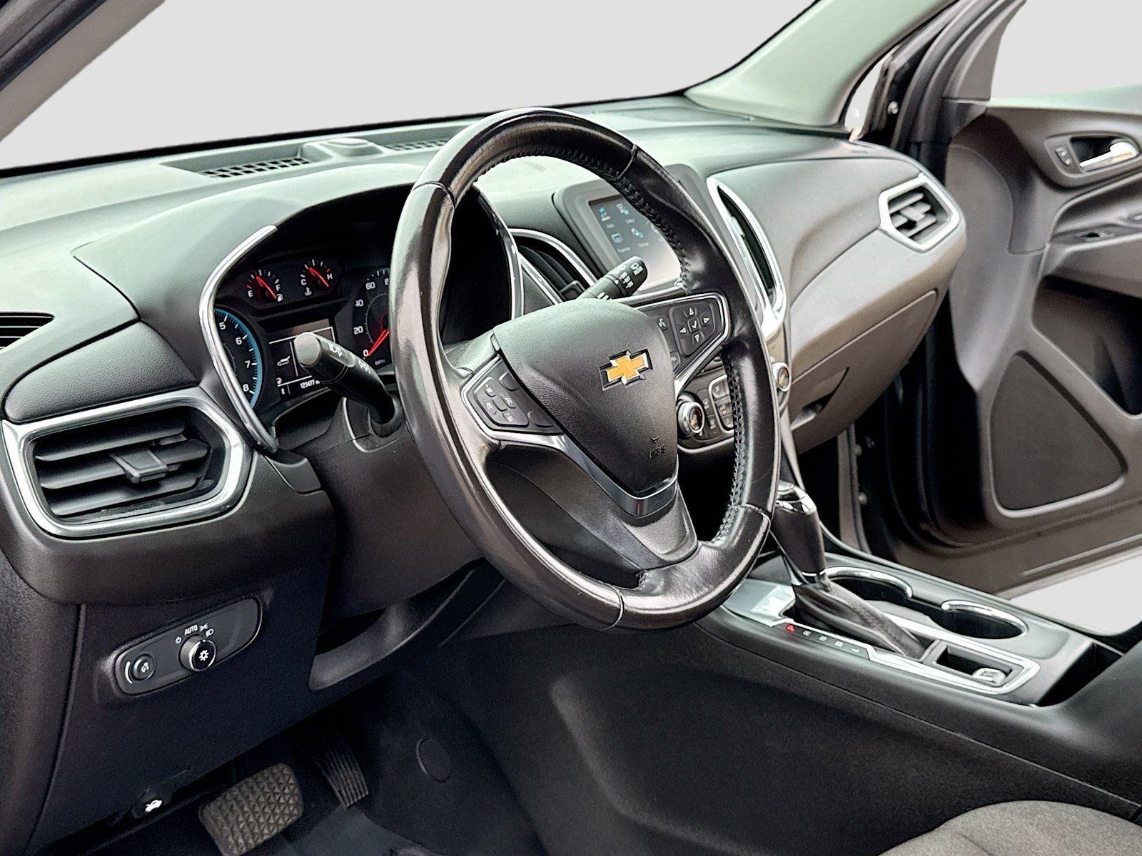 Used 2018 Chevrolet Equinox LT FWD image 4