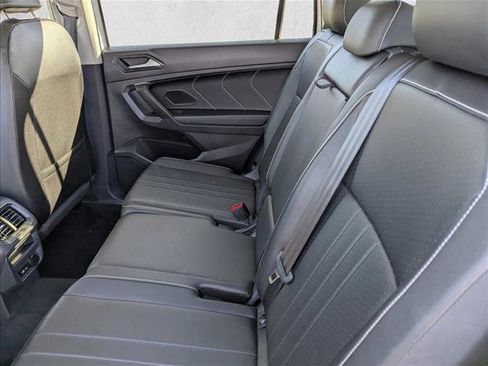 Used 2024 Volkswagen Tiguan SE image 25