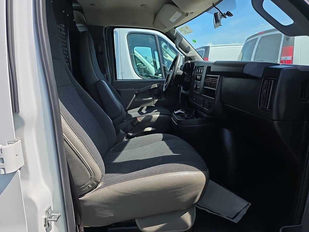 Used 2025 Chevrolet Express 2500 w/ Driver Convenience Package RWD image 4