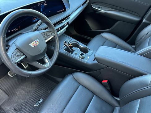 Used 2024 Cadillac XT4 Sport image 10