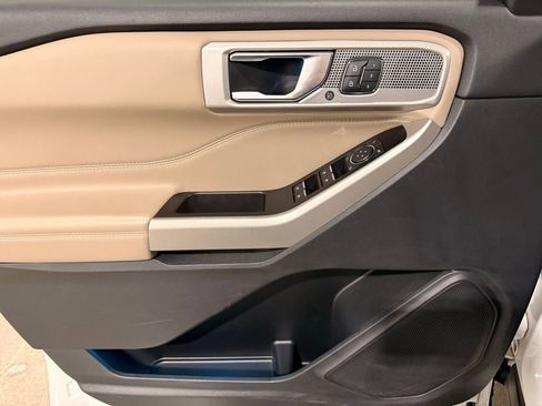 Used 2022 Ford Explorer Limited w/ Equipment Group 301A image 13