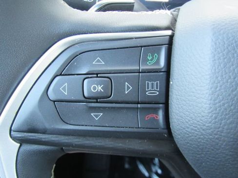 Used 2025 Jeep Grand Cherokee Altitude image 39