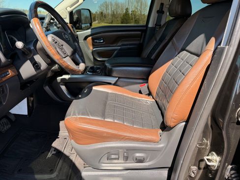 Used 2017 Nissan Titan Platinum Reserve image 9