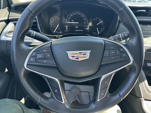Used 2018 Cadillac XT5 Luxury AWD/4WD image 3