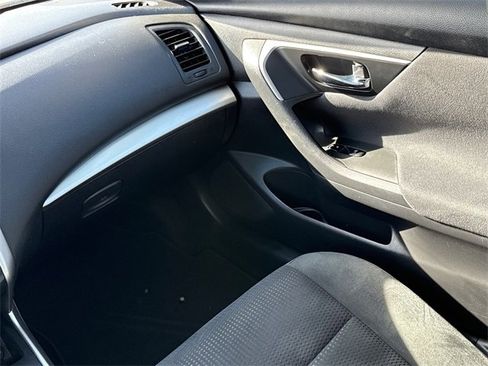 Used 2015 Nissan Altima 2.5 SV w/ Convenience Package image 16