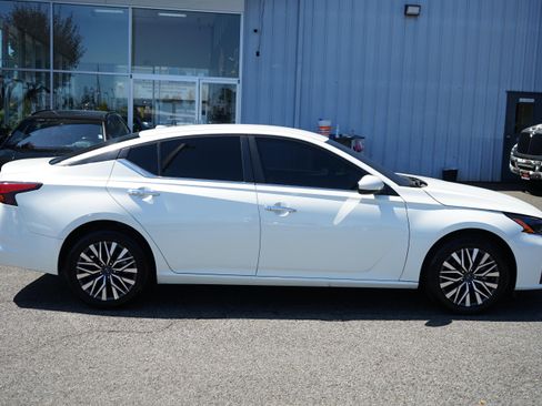 Used 2023 Nissan Altima 2.5 SV AWD/4WD image 4