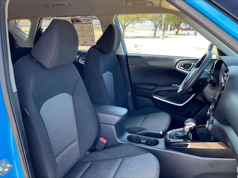 Used 2024 Kia Soul S FWD image 11