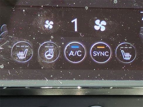 Used 2025 Genesis G70 2.5T image 21