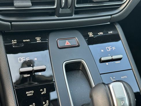 Used 2025 Porsche Macan image 21