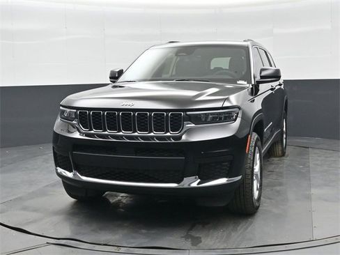 New 2025 Jeep Grand Cherokee L Laredo image 8