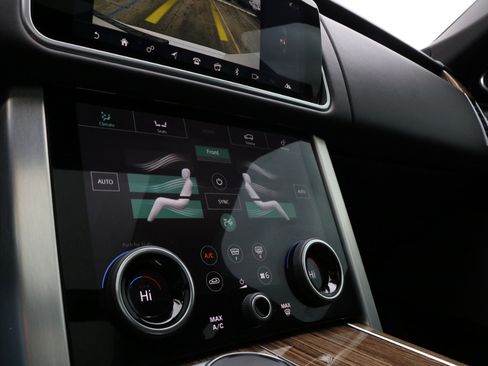 Used 2019 Land Rover Range Rover HSE image 32