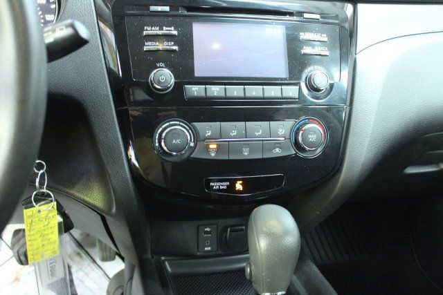 Used 2015 Nissan Rogue S FWD image 20