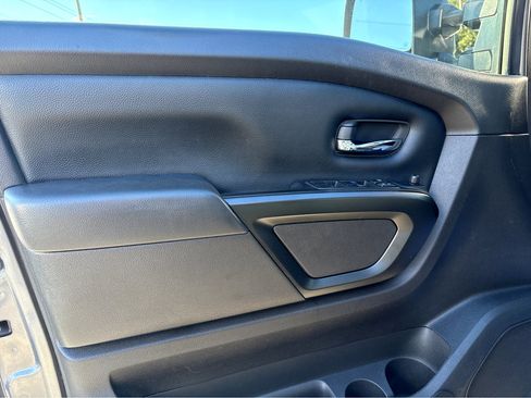 Used 2024 Nissan Titan SV w/ SV Convenience Package image 17