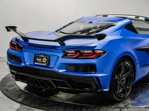 Used 2024 Chevrolet Corvette Z06 w/ Z07 Performance Package RWD image 27