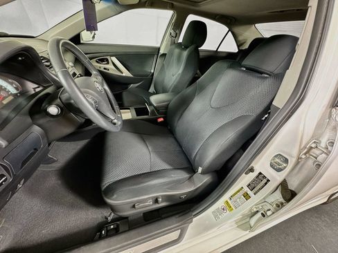 Used 2010 Toyota Camry SE FWD image 22