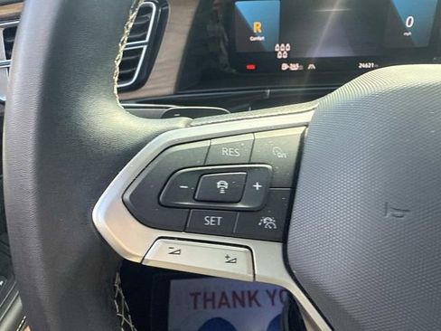 Used 2025 Volkswagen Atlas SE image 33