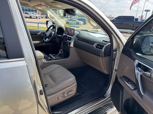 Used 2022 Lexus GX 460 Premium w/ Accessory Package image 15