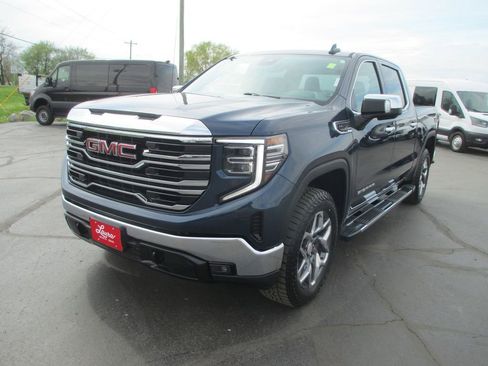 Used 2022 GMC Sierra 1500 SLT w/ SLT Premium Package image 11