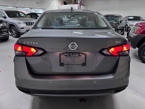 Used 2021 Nissan Versa SV image 4