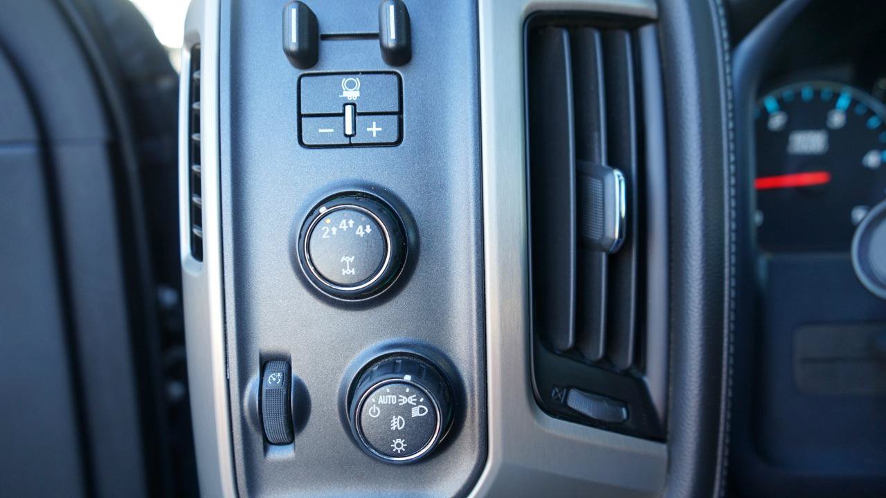 Used 2019 GMC Sierra 2500 Denali w/ Duramax Plus Package AWD/4WD image 13