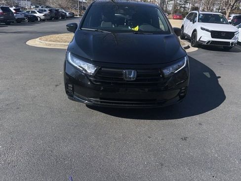 Used 2024 Honda Odyssey Sport image 3