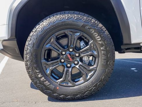 Used 2025 GMC Canyon Elevation w/ Convenience Package image 12