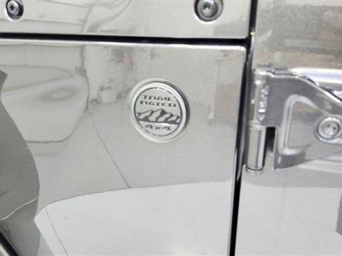 Used 2025 Jeep Wrangler Unlimited Sahara AWD/4WD image 33