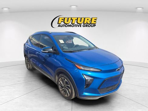 Used 2022 Chevrolet Bolt EUV Premier w/ Sun & Sound Package FWD image 1