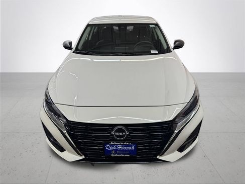 Used 2024 Nissan Altima 2.5 S FWD image 11