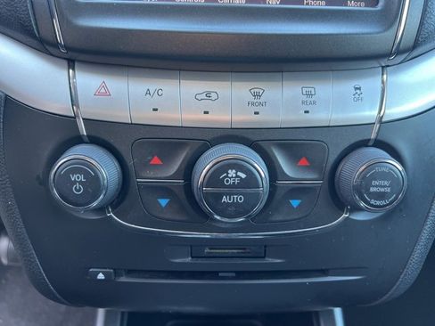 Used 2018 Dodge Journey GT image 29