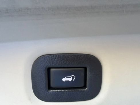 Used 2015 Nissan Rogue SV w/ SV Premium Package AWD/4WD image 11