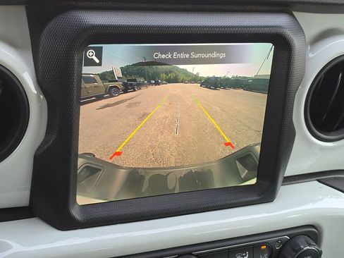 Used 2022 Jeep Gladiator Sport AWD/4WD image 10