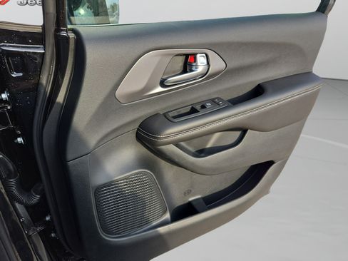 New 2026 Chrysler Pacifica Select FWD image 65