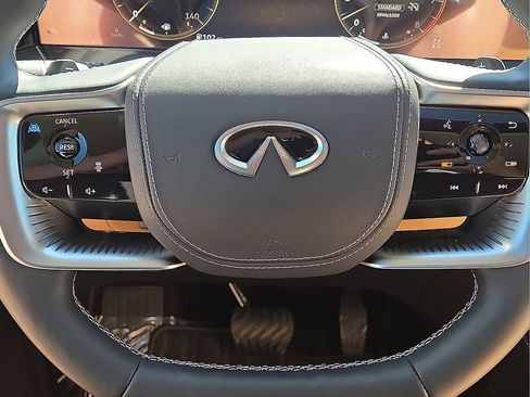 Used 2025 INFINITI QX80 Sensory image 30