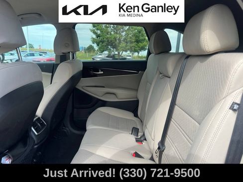 Used 2017 Kia Sorento AWD w/ LX Convenience Package image 10