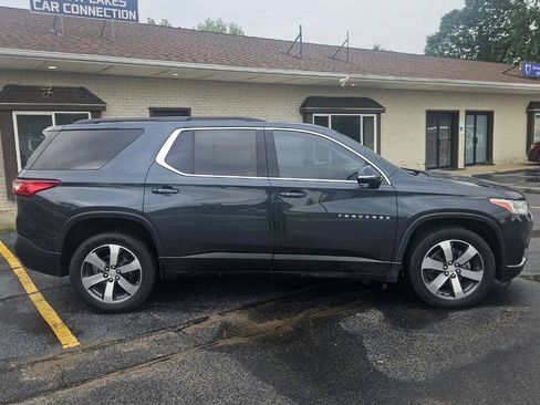 Used 2019 Chevrolet Traverse LT w/ LT Premium Package AWD/4WD image 3