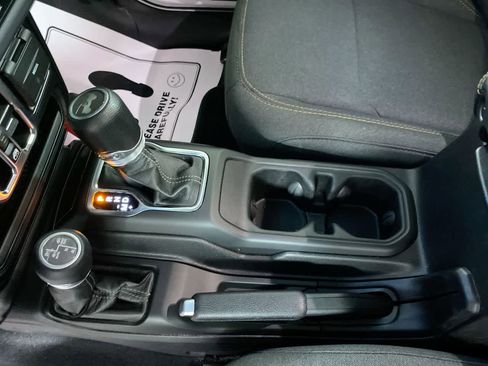 Used 2024 Jeep Wrangler Sahara image 27