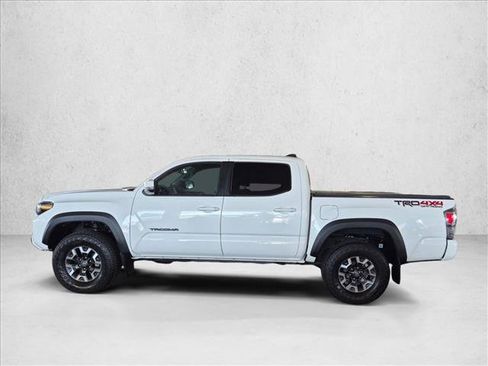 Used 2023 Toyota Tacoma TRD Off-Road w/ Black Out Package (TMS) AWD/4WD image 9